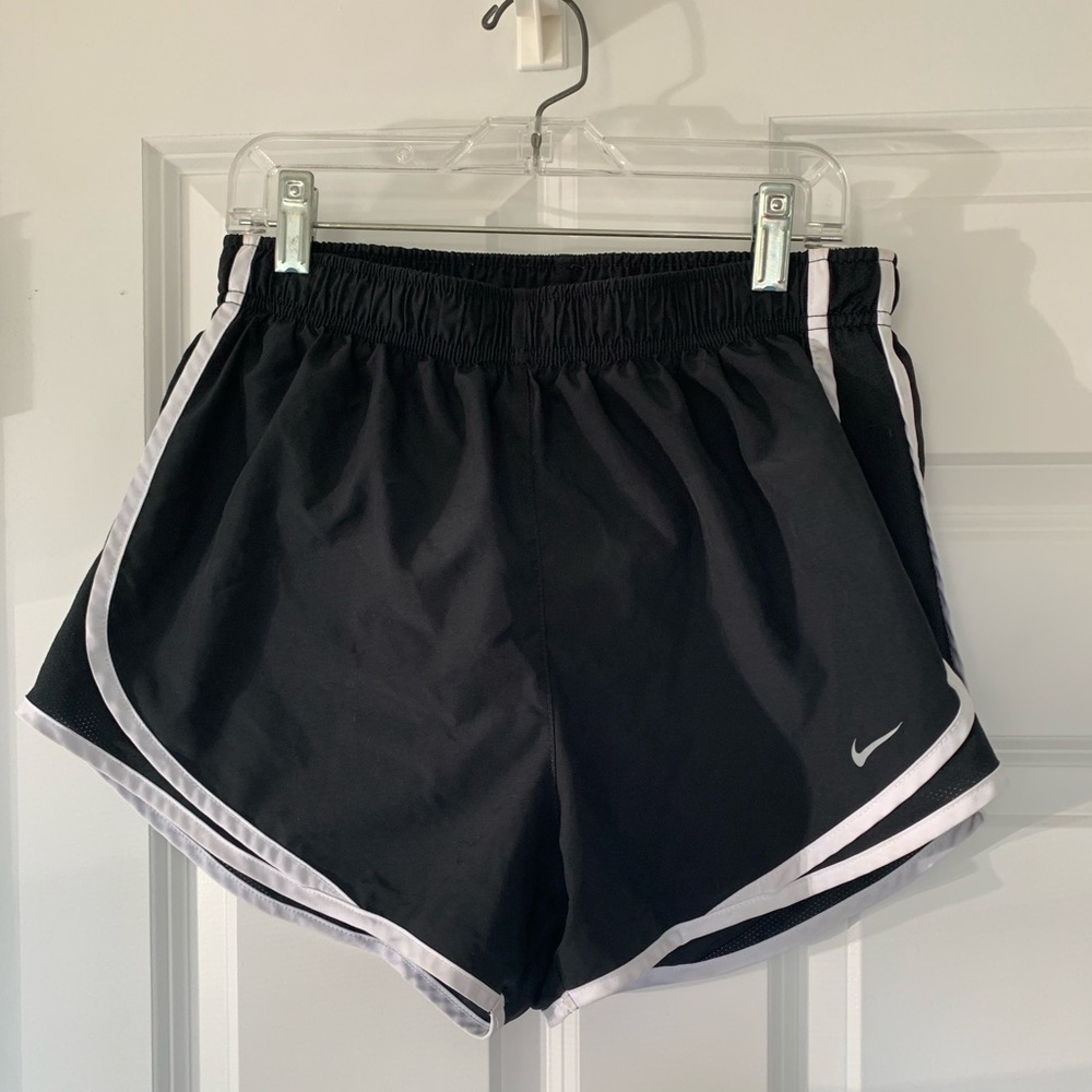 Nike athletic shorts size m